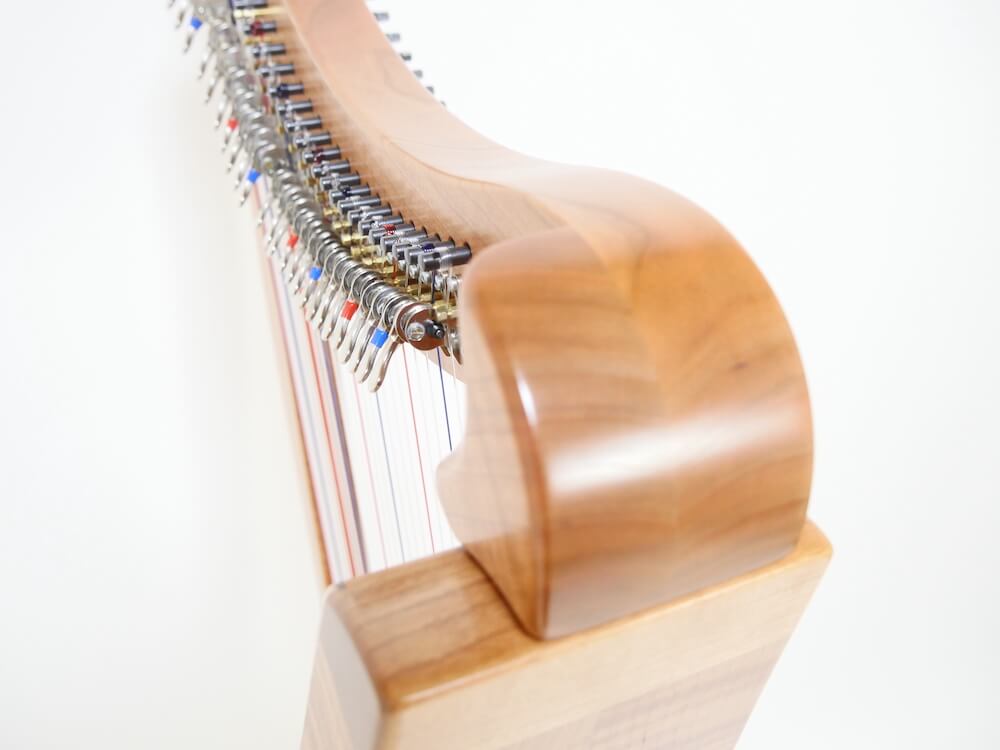 ケルトの笛屋さん | 商品詳細 | Dusty Strings アイリッシュ・ハープ FH26弦 さくら材 Camac レバー（送料・税込価格）